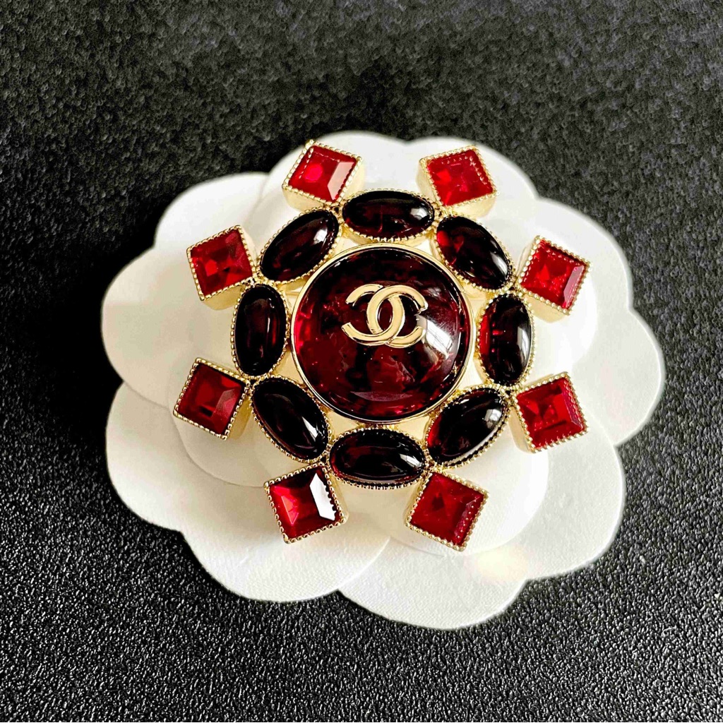 Chanel Vintage Red Gripoix Cc Logo Brooch
